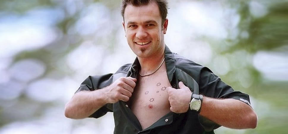 Watch Shannon Noll react to his own music videos